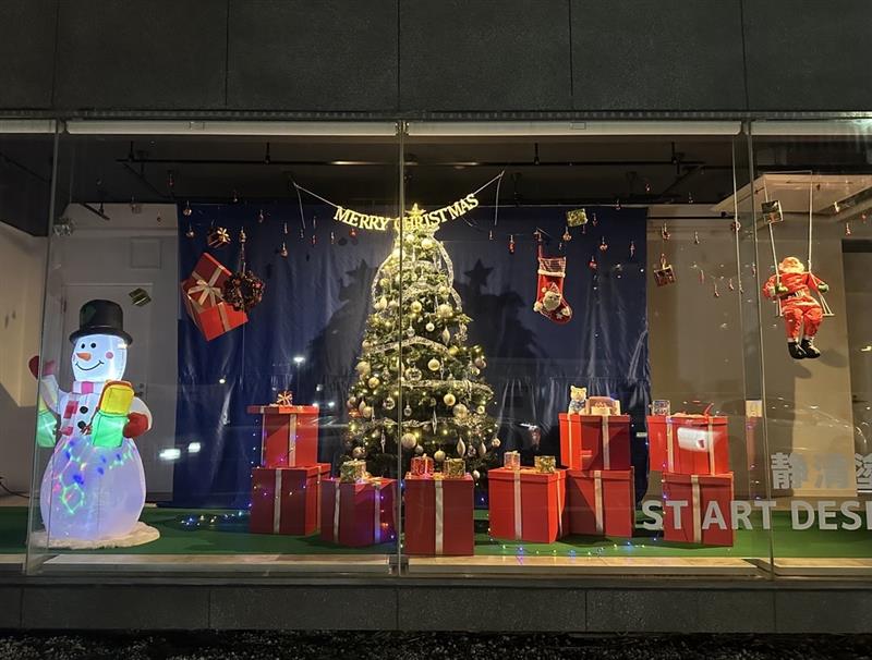 ショーウインドウ、メリークリスマス、静清塗料